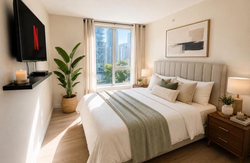 Crosstown Apartment | Walk Everywhere from This Bright 2BR Condo