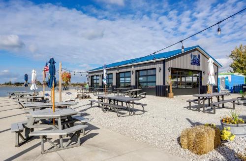 Port Clinton House | Walk to Lagoon Saloon! Chic Home on Nugent's Canal