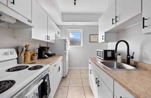 Walkerville Apartment | Walkerville 2BR Suite | Near Casino & NextStar