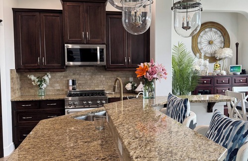 Airdrie House | Water Front 2-Story Luxury furnished home in Airdrie! 15min from CalgaryAirport.