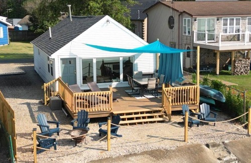 Vickery Cottage | Waterfront 3 Bedroom Cottage w/Sunsets over Sandusky Bay