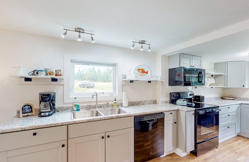 Lubec House | Waterfront adobe with a firepit, grill, board games, and W/D - dog-friendly