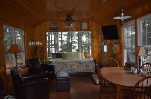 Osborn Cottage | Waterfront camp with Sandy Beach