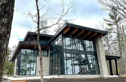 Gravenhurst Cottage | Waterfront Luxury 5-bedroom cottage with Hot tub