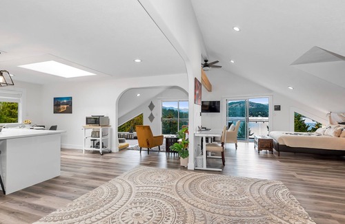 Juan de Fuca Electoral Area House | Waterfront Luxury Retreat