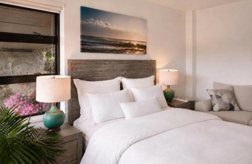 Gibsons House | Waterfront Room with Private Bath and Deck Near Marina, Private Beach Access
