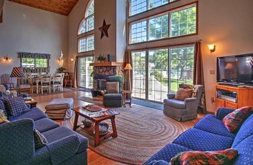 Vandalia House | Waterfront Vandalia House w/Dock on Donnell Lake!