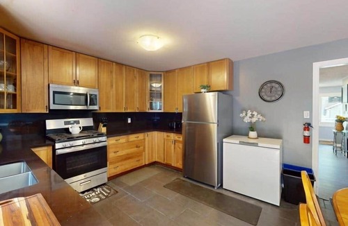 Wasaga Beach House | Wavy Daze in Wasaga Beach