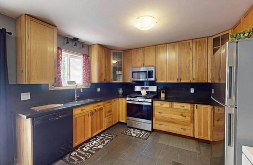 Wasaga Beach House | Wavy Daze in Wasaga Beach