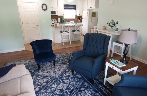 Mansfield House | Wayside Guest House Clean, Cozy, Comfortable, Convenient
