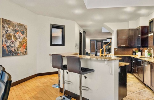Capitol Hill House | Wellness Retreat + Sauna + Gym + BBQ + Garage