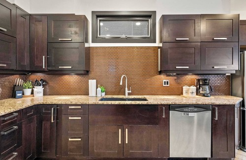 Capitol Hill House | Wellness Retreat + Sauna + Gym + BBQ + Garage
