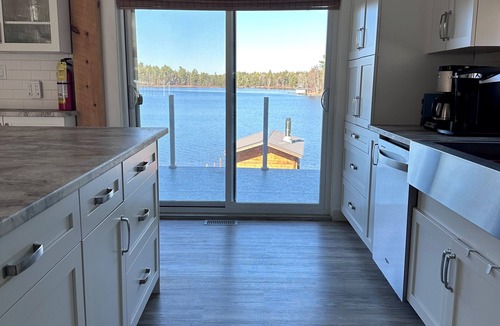 French River House | West Arm, Lake Nipissing gem/Cozy waterfront view/Fishing/Boating/Relaxing