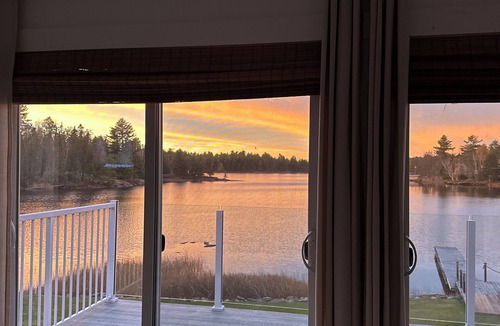 French River House | West Arm, Lake Nipissing gem/Cozy waterfront view/Fishing/Boating/Relaxing