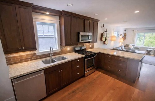Grandview-Woodland House | West Coast Home | Commercial Dr w/Yard & Parking