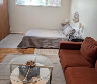 Rockcliffe - Smythe Apartment | West End Basement Apartment
