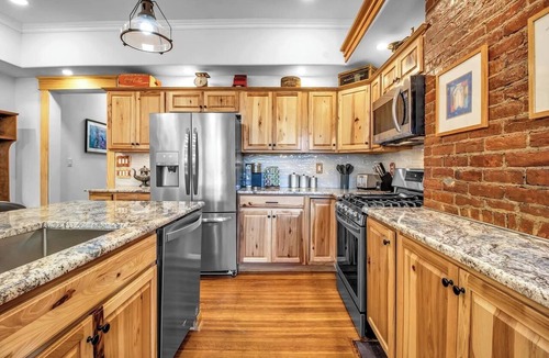Front Park Apartment | Westside Showstopper - 3BR/2BA