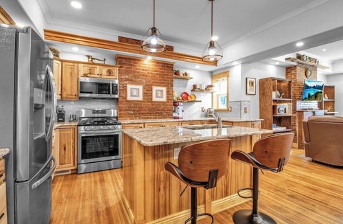 Front Park Apartment | Westside Showstopper - 3BR/2BA
