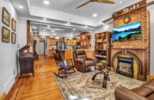 Front Park Apartment | Westside Showstopper - 3BR/2BA