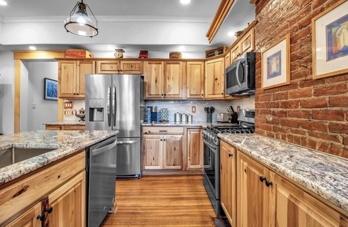 Front Park Apartment | Westside Showstopper - 3BR/2BA