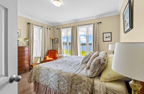 Cavendish House | Westward Oceanfront Sunsets over Trinity Bay