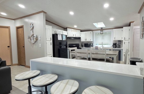 Put-in-Bay House | Where Friends Feel at Home | 8 ppl | IC102