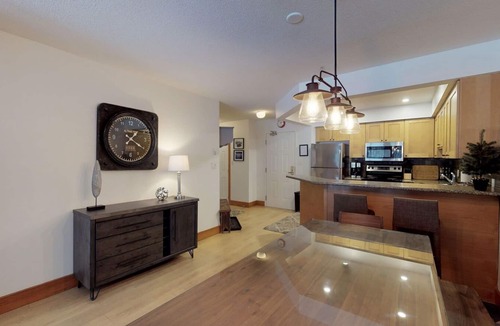 Upper Village Condo | Whistler Blackcomb VR at Powderhorn