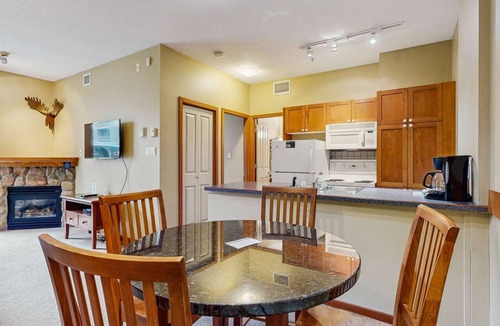 Village North Hotel | Whistler - Cascade Lodge 116