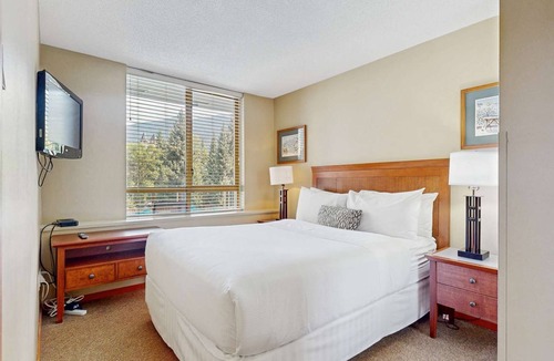 Village North Hotel | Whistler - Cascade Lodge 212