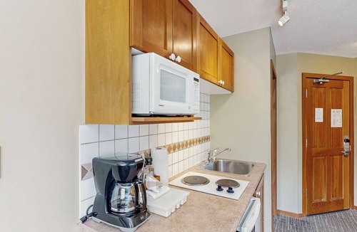 Village North Hotel | Whistler - Cascade Lodge 308