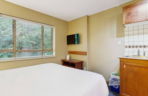 Village North Hotel | Whistler - Cascade Lodge 317