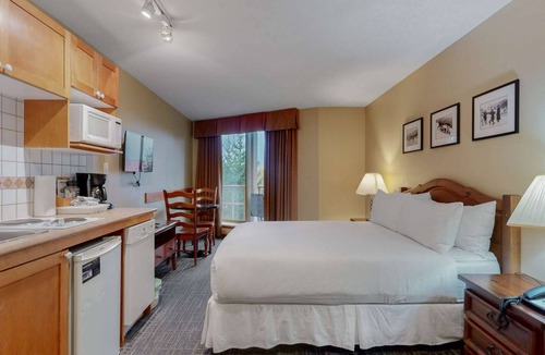 Village North Hotel | Whistler - Cascade Lodge 501