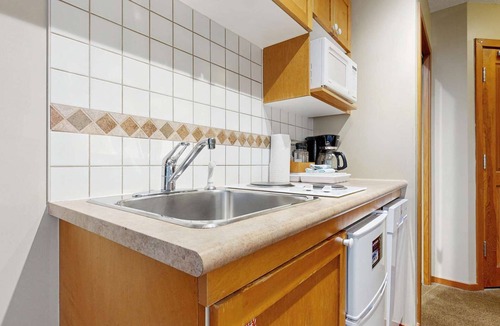 Village North Hotel | Whistler - Cascade Lodge 409
