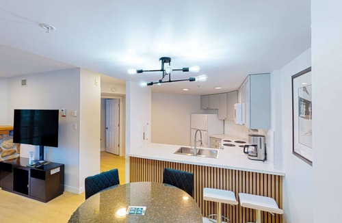 Village North Hotel | Whistler - Cascade Lodge 512