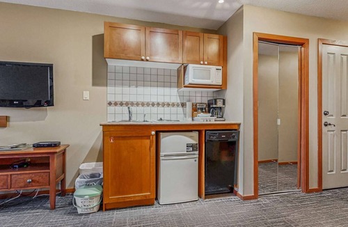 Village North Hotel | Whistler - Cascade Lodge 603