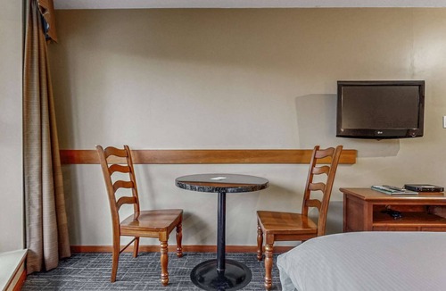 Village North Hotel | Whistler - Cascade Lodge 603