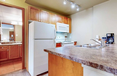 Village North Hotel | Whistler - Cascade Lodge 410