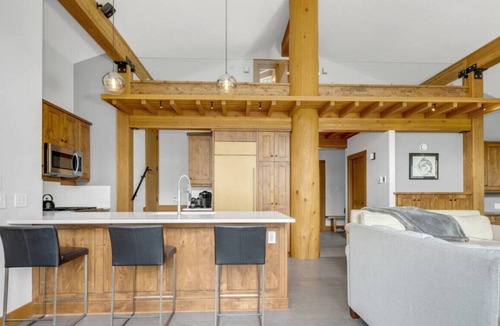 Whistler Creekside Ski Chalet | Whistler Chalet Getaway - 4 Bedroom With Hot Tub