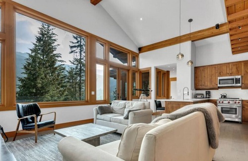 Whistler Creekside Ski Chalet | Whistler Chalet Getaway - 4 Bedroom With Hot Tub