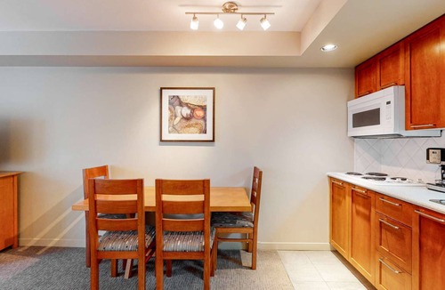 Whistler Village Hotel | Whistler - Whistler Peak Lodge 311