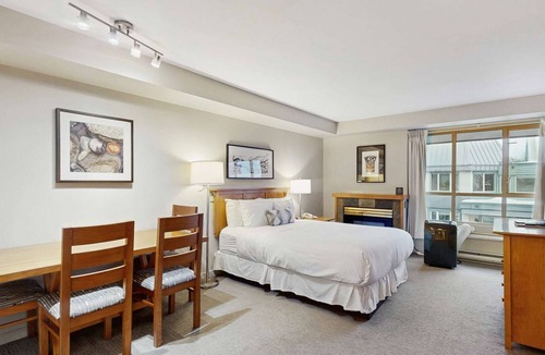 Whistler Village Hotel | Whistler - Whistler Peak Lodge 415