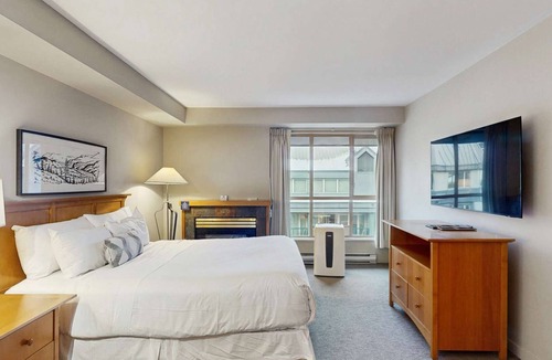 Whistler Village Hotel | Whistler - Whistler Peak Lodge 417