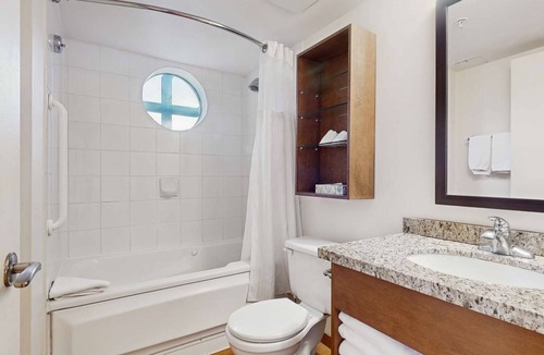 Whistler Village Hotel | Whistler - Whistler Peak Lodge 501