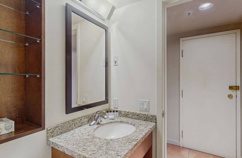 Whistler Village Hotel | Whistler - Whistler Peak Lodge 608