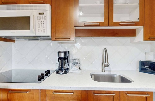 Whistler Village Hotel | Whistler - Whistler Peak Lodge 606