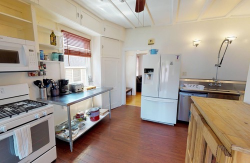 Ithaca Apartment | Whole 2nd floor. Chef's Kitchen-9' Ceilings, Light-Airy! 1.5 baths. Near Gorges.