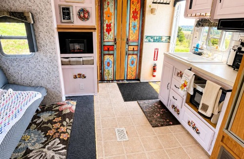 Farmersville Station House | Wildflower Wagon Farm Stay