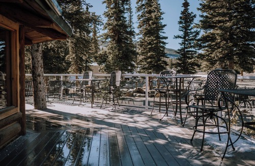 Red Deer River Crossing Cabin | Willow Cabin: Relaxing Mountain Escape | Sleeps 4