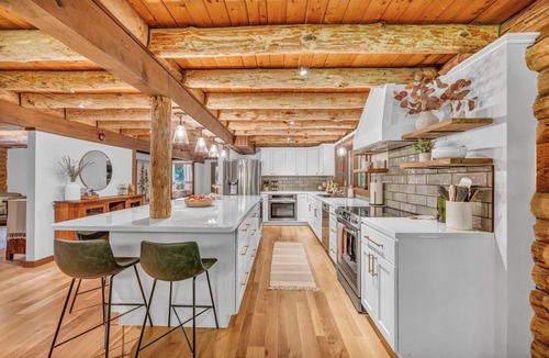 Hiram House | Winding Wood Log Cabin | Private Swim Pond | Hot Tub | Theater Room | Arcade Games | Fish | Boats