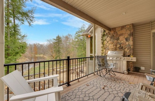Austinburg House | Wine Country Waterfront 100 Acres Sleeps 16